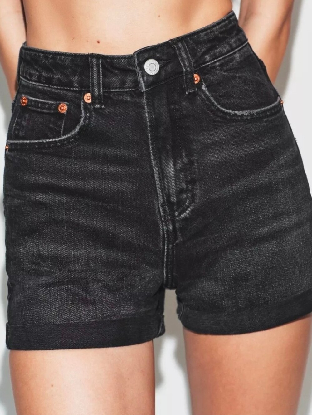 NWT Zara High Waiated Mom Fit Faded Black Denim Rolled Cuff Shorts Sz 24/0